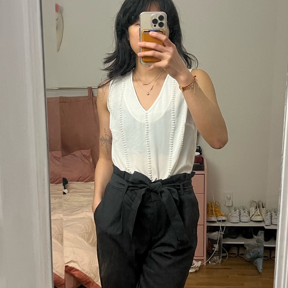 Tahari Tops - Tahari white chiffon sleeveless top with pearl detailing